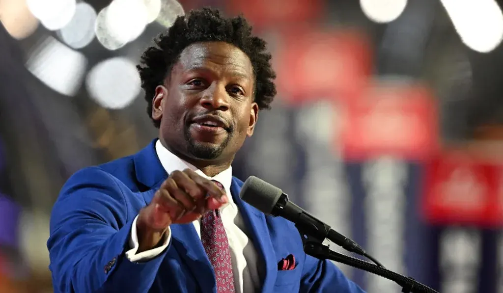 Lorenzo Sewell Net Worth